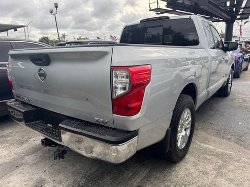 Used 2018 Nissan Titan SV image 5