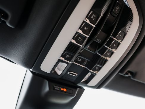 Certified 2023 Porsche Macan image 21