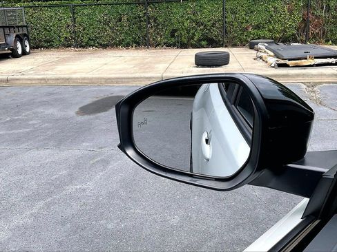 Used 2023 Toyota Prius LE FWD image 28