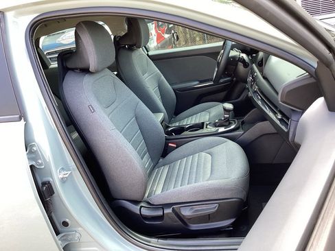 Used 2025 Kia K4 EX image 28