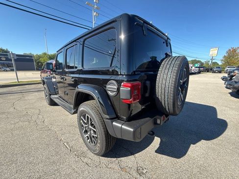 New 2027 Jeep Wrangler Unlimited Sahara AWD/4WD image 3