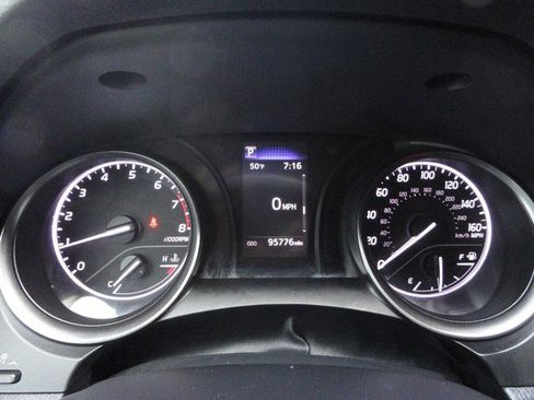 Used 2021 Toyota Camry SE FWD image 14