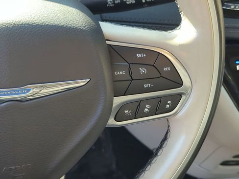 Certified 2019 Chrysler Pacifica Limited w/ Tire & Wheel Group image 17