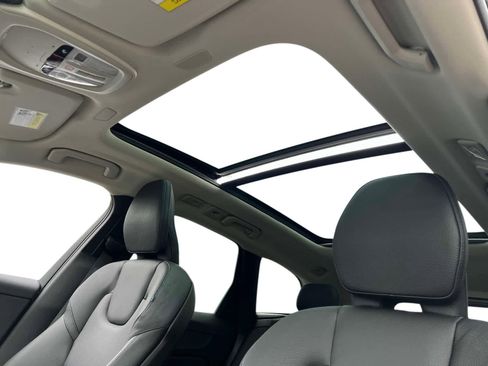 Used 2023 Volvo XC60 B5 Plus w/ Climate Package image 12