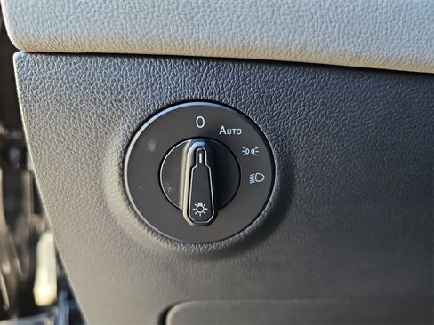 Used 2022 Volkswagen Taos SE image 25