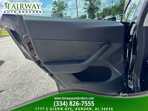 Used 2024 Tesla Model Y Long Range AWD/4WD image 25
