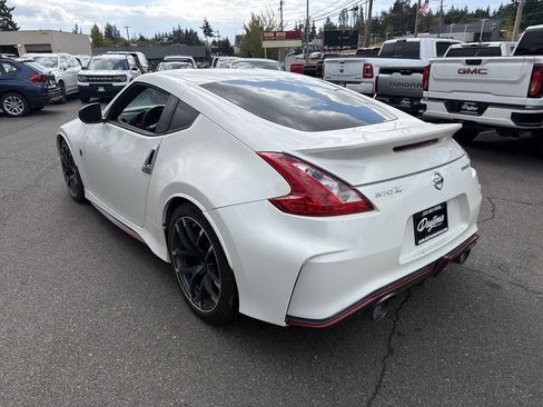 Used 2017 Nissan 370Z NISMO RWD image 4