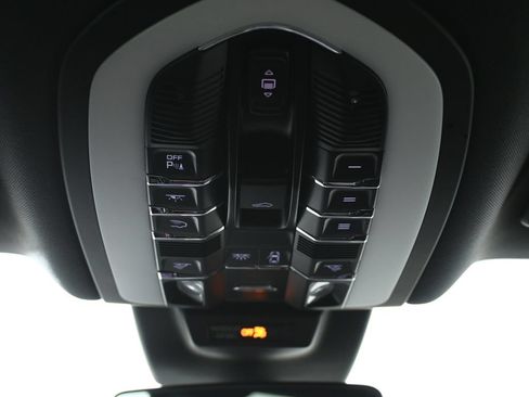Used 2023 Porsche Macan Turbo AWD/4WD image 21