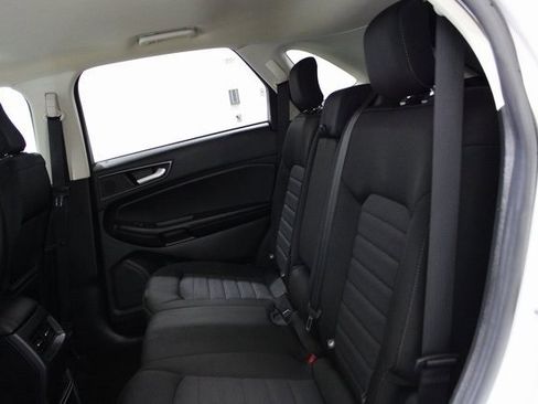 Used 2020 Ford Edge SE image 18