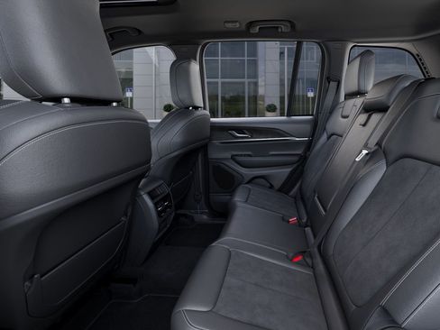 New 2026 Jeep Grand Cherokee Altitude image 23