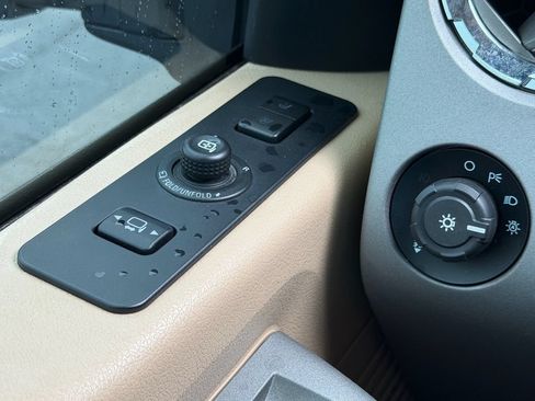 Used 2016 Ford F250 Lariat w/ Lariat Ultimate Package AWD/4WD image 26