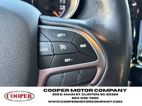 Used 2021 Jeep Grand Cherokee Laredo X image 28