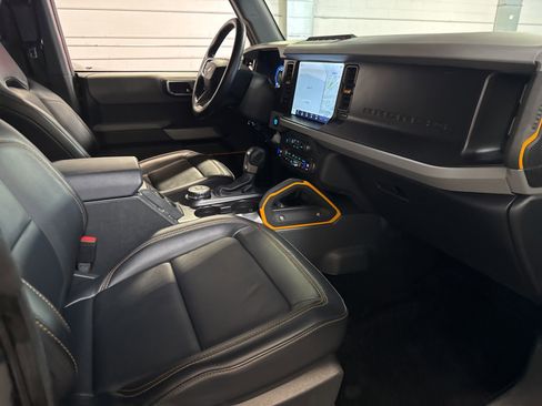 Used 2023 Ford Bronco Badlands image 27
