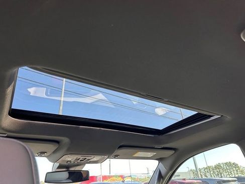 New 2026 GMC Sierra 1500 SLT image 19