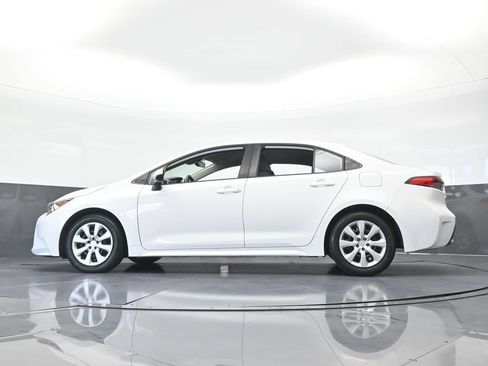 Used 2021 Toyota Corolla LE FWD image 47