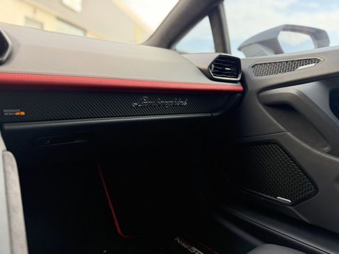 Used 2022 Lamborghini Huracan EVO image 20