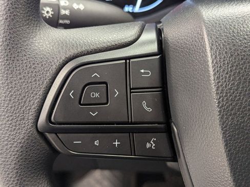 Used 2025 Toyota Sienna LE image 12