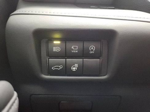 Used 2023 Toyota Highlander Platinum image 11