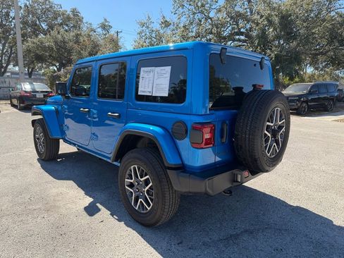 Used 2025 Jeep Wrangler Sahara image 4