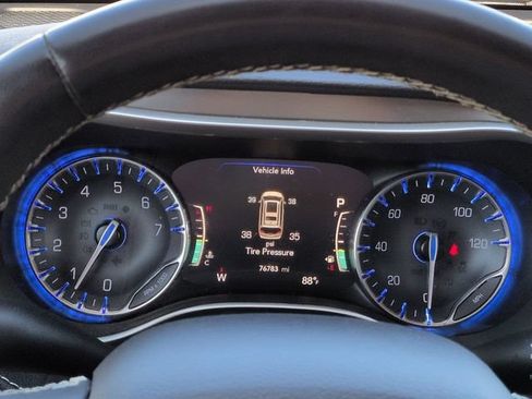 Used 2022 Chrysler Pacifica Touring-L FWD image 26