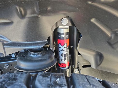 Used 2022 Jeep Gladiator Rubicon w/ LED Lighting Group image 11