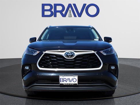 Used 2023 Toyota Highlander L image 2