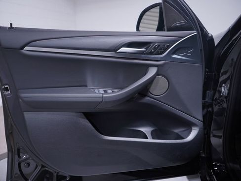 Used 2025 BMW X4 xDrive30i w/ Premium Package image 16