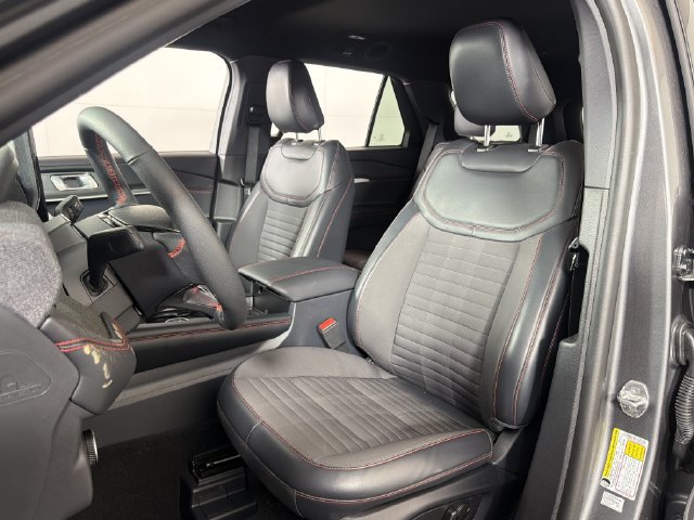 Used 2026 Ford Explorer ST-Line w/ ST-Line Street Pack RWD image 14