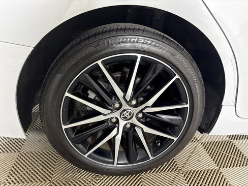 Used 2022 Toyota Camry SE w/ Convenience Package FWD image 30