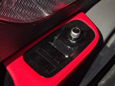 Used 2024 Maserati GranCabrio Trofeo image 10