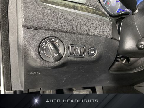 Used 2019 Chrysler 300 Limited RWD image 27