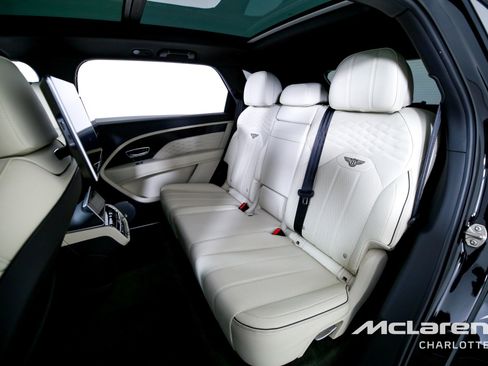 Used 2023 Bentley Bentayga Extended Wheelbase AWD/4WD image 18