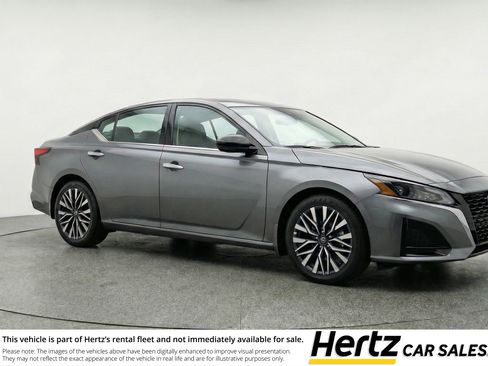 Used 2025 Nissan Altima 2.5 SV image 1