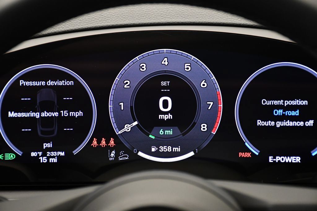 Certified 2025 Porsche Cayenne E-Hybrid Coupe AWD/4WD image 31