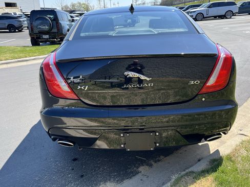 Used 2019 Jaguar XJ R-Sport image 7