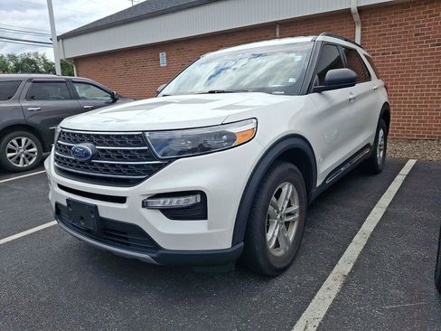 Used 2022 Ford Explorer XLT w/ Equipment Group 202A AWD/4WD image 3