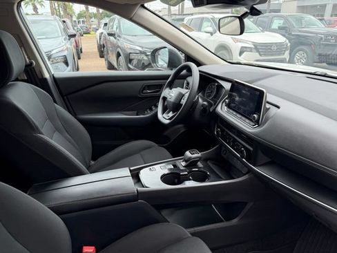 Used 2026 Nissan Rogue S FWD image 31