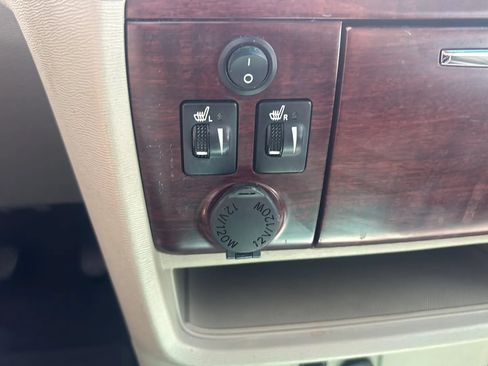 Used 2011 Toyota Sienna XLE FWD image 31
