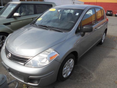 Used 2011 Nissan Versa 1.8 S w/ Plus Pkg image 1