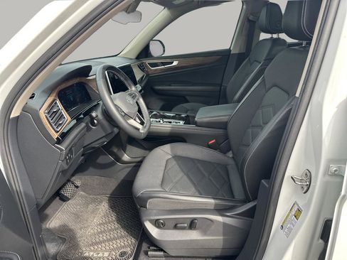 Used 2024 Volkswagen Atlas SE FWD image 10