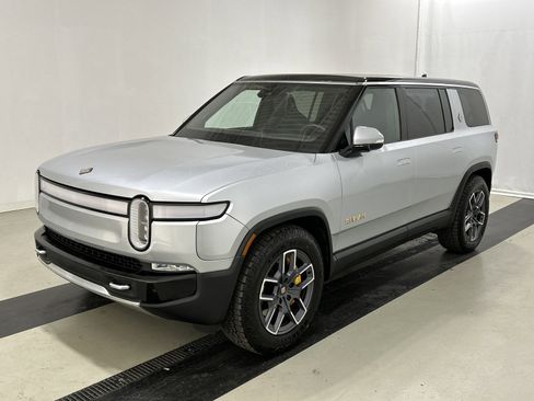 Used 2023 Rivian R1S Adventure image 1