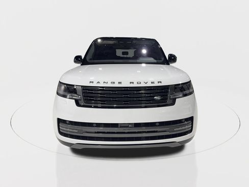 Used 2023 Land Rover Range Rover Long Wheelbase SE image 4