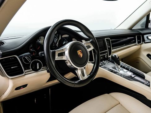 Used 2016 Porsche Panamera image 10