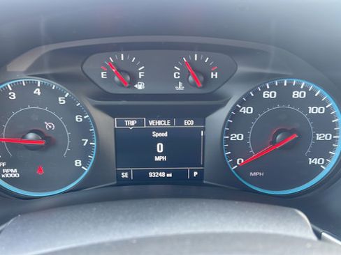 Used 2018 Chevrolet Equinox LT AWD/4WD image 17