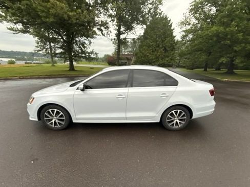 Used 2018 Volkswagen Jetta SE FWD image 5