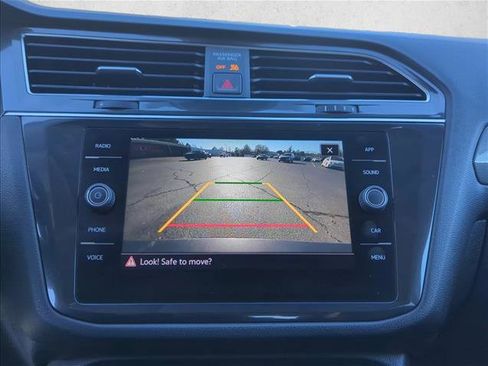 Used 2022 Volkswagen Tiguan SE image 13