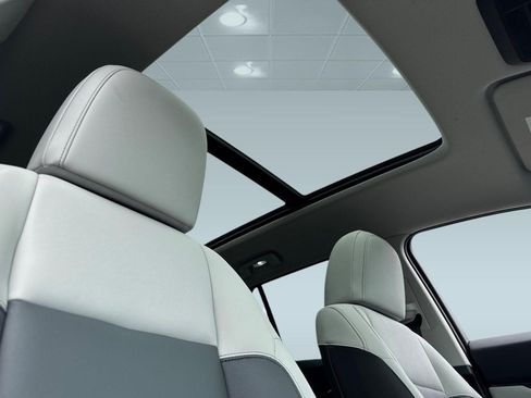 Used 2024 Honda Prologue Touring image 25