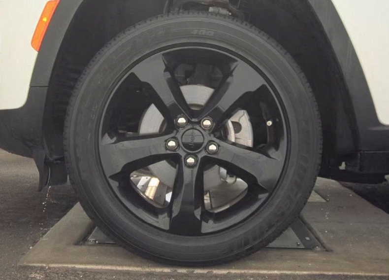 Used 2023 Jeep Grand Cherokee Altitude RWD image 13