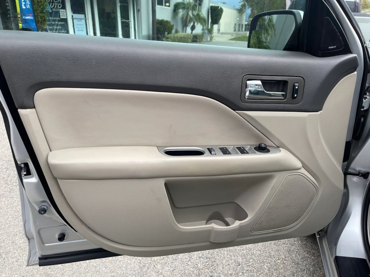 Used 2012 Ford Fusion SEL FWD image 16