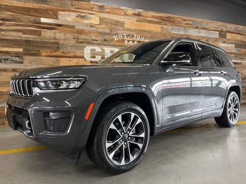 Used 2022 Jeep Grand Cherokee Overland w/ Luxury Tech Group IV image 15